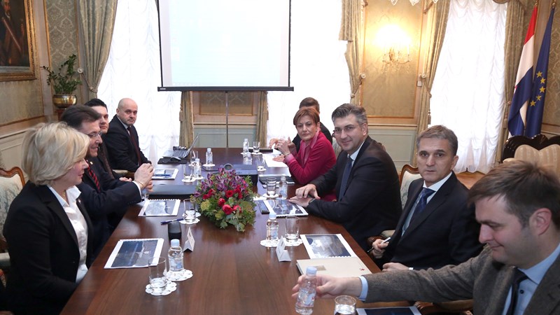 Predsjednik Vlade Plenković s predstavnicima Hrvatske gospodarske komore